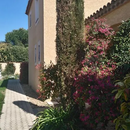 Les Lavandines Bed & Breakfast *